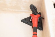 SZLIFIERKA DO TYNKÓW I GŁADZI NA WYSIĘGNIKU ŻYRAFA 710W 225mm YATO YT-82350