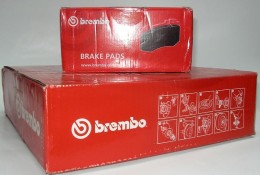 KLOCKI HAMULCOWE BREMBO P23057  i TARCZE HAMULCOWE BREMBO 08.5086.10 = 08.5086.14 - PRZÓD